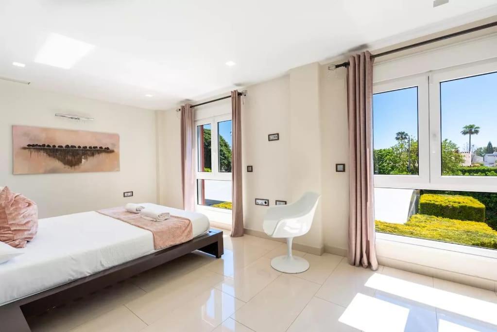 Ohana Luxury Villa With Heated Pool Малага Екстериор снимка