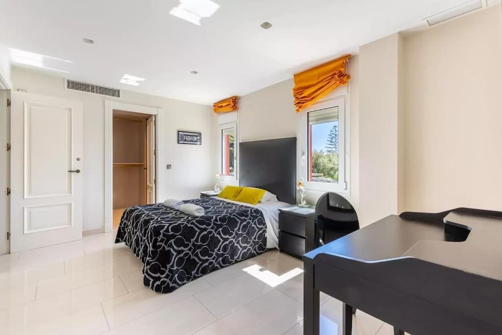 Ohana Luxury Villa With Heated Pool Малага Екстериор снимка