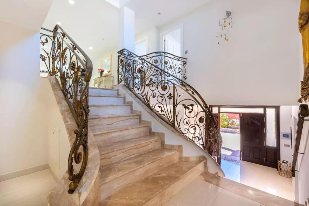 Ohana Luxury Villa With Heated Pool Малага Екстериор снимка
